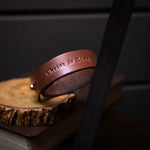 Bracelete de Couro Marrom, em uso – DANTE Capelli