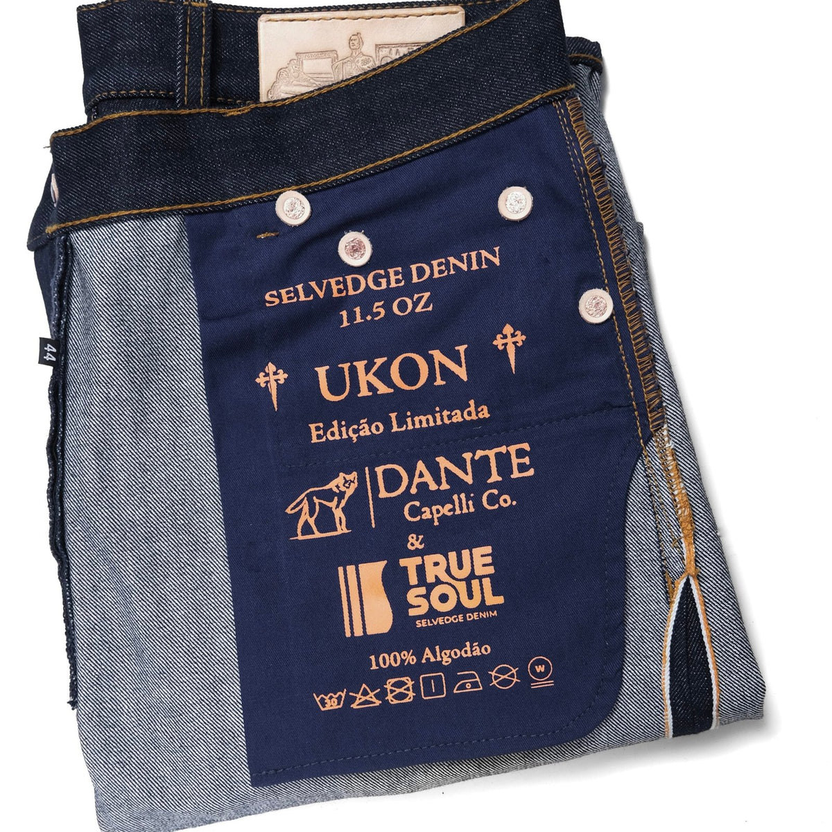 Detalhe da costura e bainha selvedge da Calça Jeans Ukon – DANTE Capelli