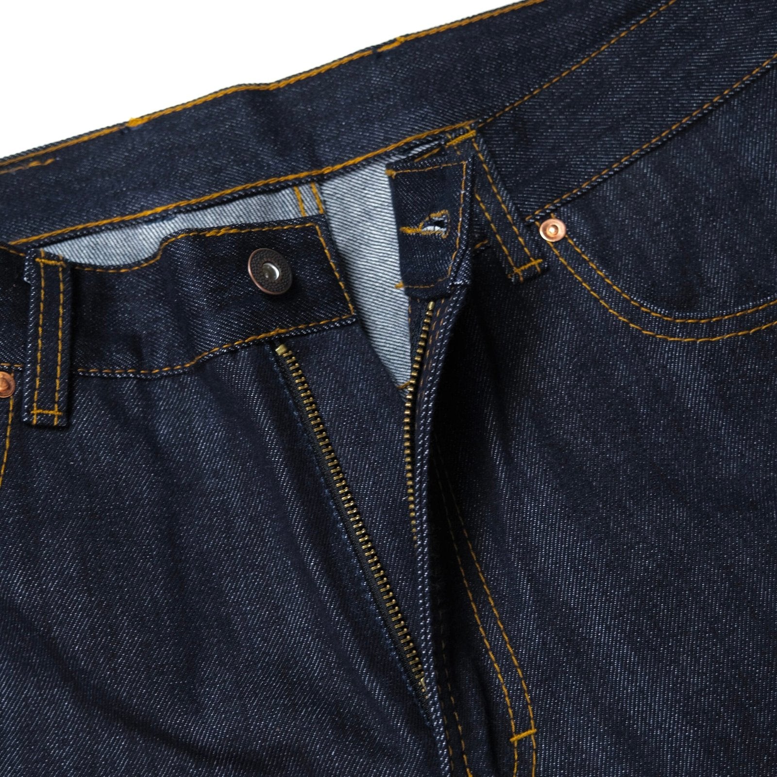 Detalhe do tecido raw selvedge denim da Calça Jeans Ukon – DANTE Capelli