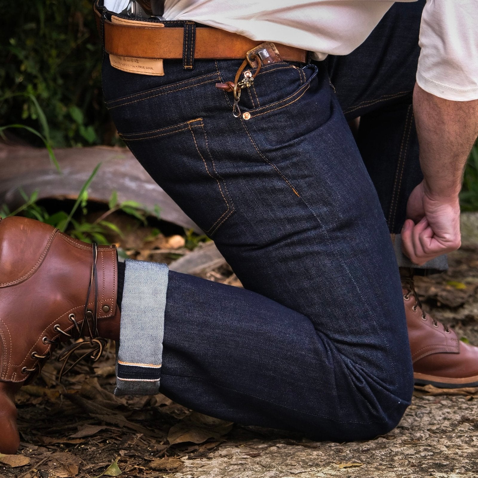 Calça Jeans Selvedge Ukon em denim cru índigo, still completo – DANTE Capelli