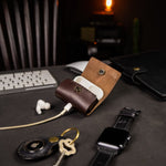 Capa de Couro AirPods Marrom, detalhe do mosquete – DANTE Capelli