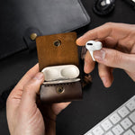 Capa de Couro AirPods Marrom, vista lateral – DANTE Capelli