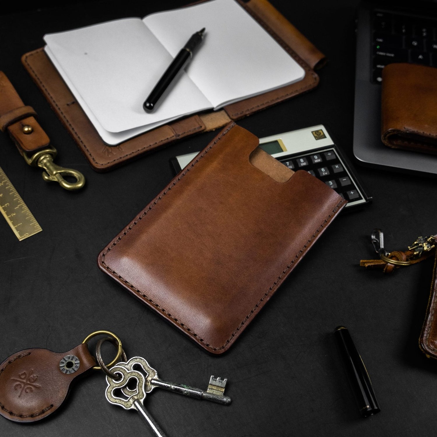 Capa de Couro para Calculadora HP12c com calculadora dentro – DANTE Capelli