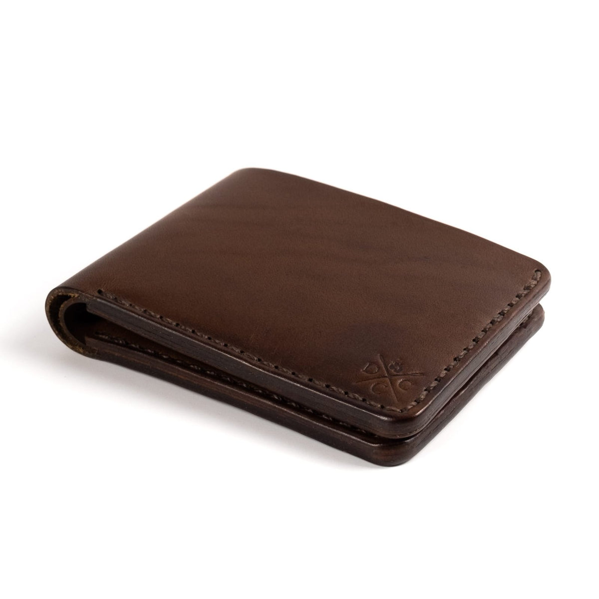 Carteira de Couro Masculina Bifold No.7 Marrom no bolso da calça, em uso – DANTE Capelli