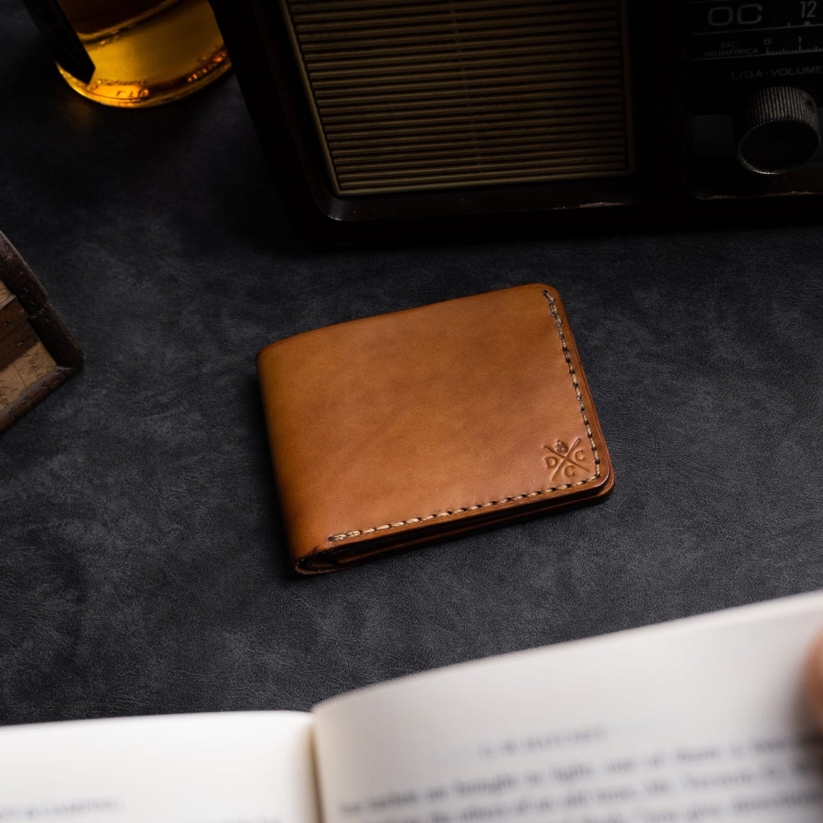Carteira de Couro Bifold No.7 Savana, detalhe do compartimento de cartões – DANTE Capelli