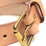 Cinto de Couro 1.25" Natural Tan, segundo ângulo em uso – DANTE Capelli