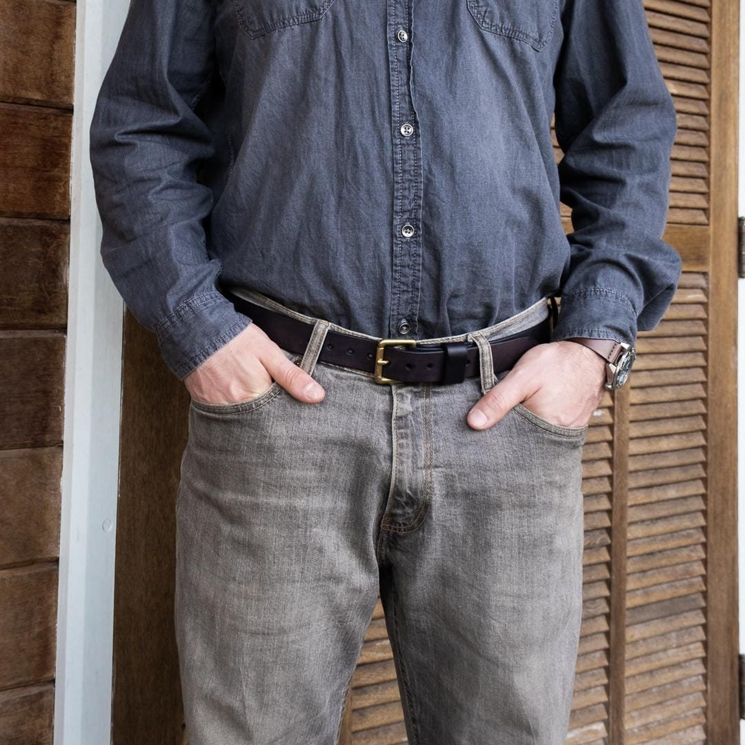 Cinto de Couro 1.25" Preto em uso, vestido na cintura – DANTE Capelli