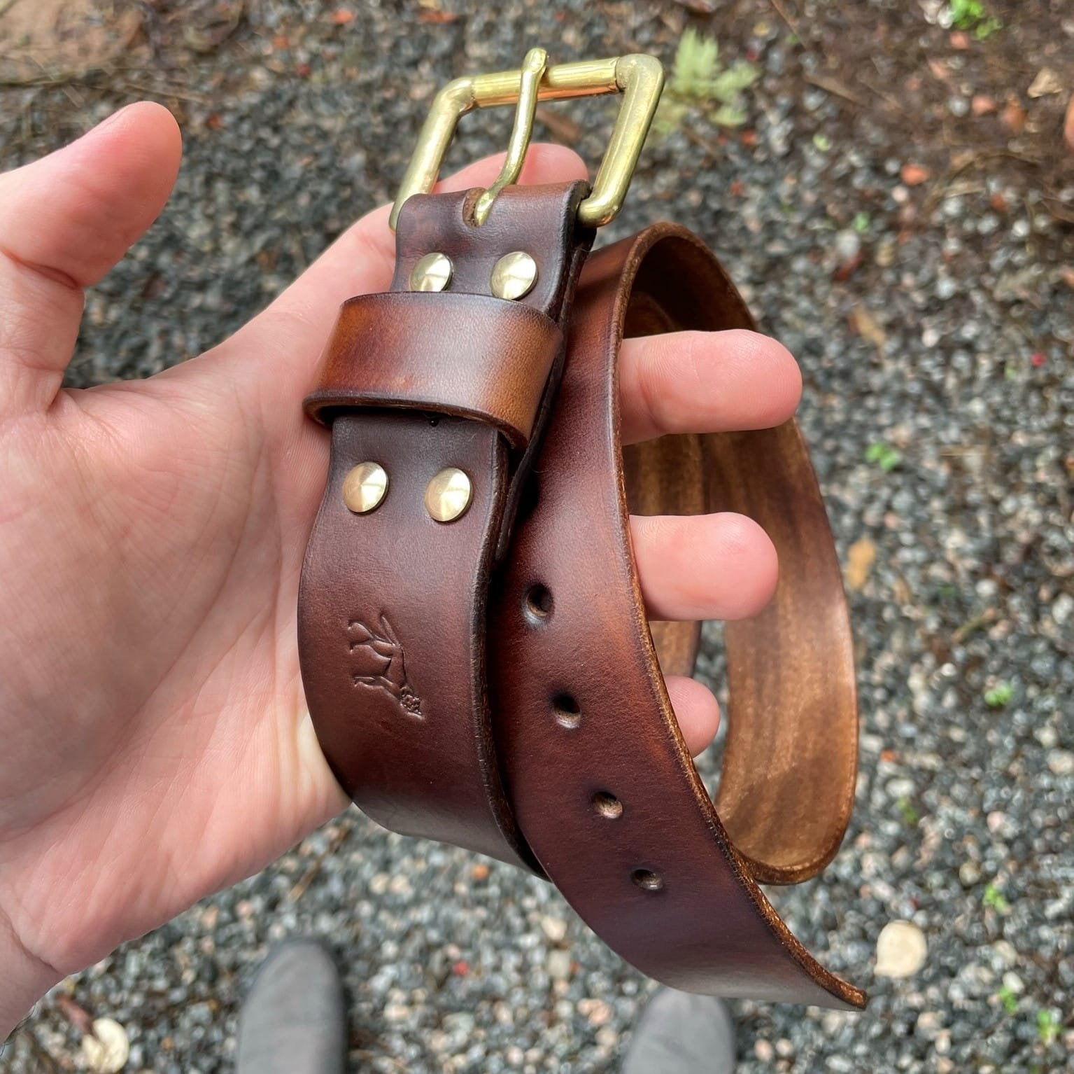 Cinto de Couro 1.5" Marrom, detalhe da fivela em latão – DANTE Capelli