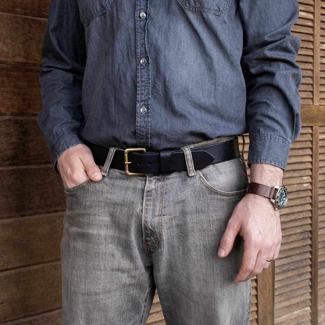 Cinto de Couro 1.5" Preto em uso, vestido na cintura – DANTE Capelli