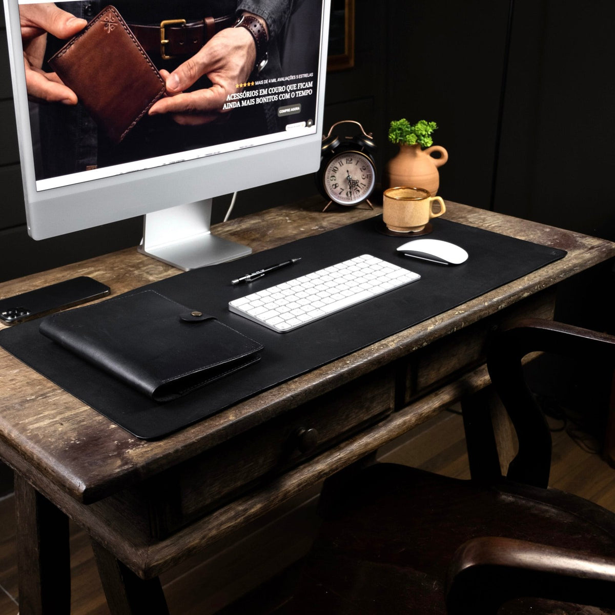 Desk Pad de Couro Preto, detalhe da costura – DANTE Capelli