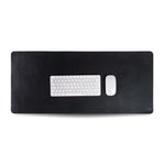 Desk Pad de Couro Preto, vista frontal sobre mesa – DANTE Capelli