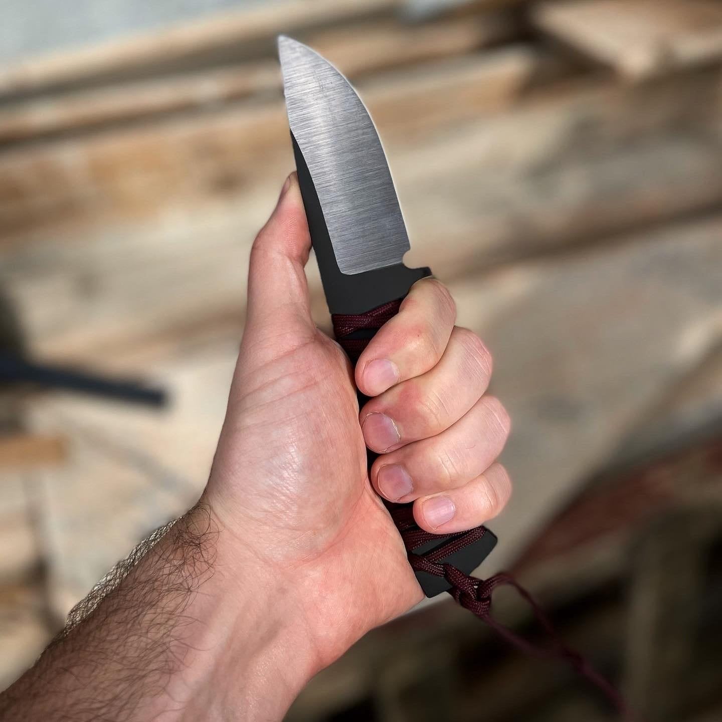 Faca Bushcraft DANTE Capelli fora da bainha, lâmina em aço carbono – DANTE Capelli