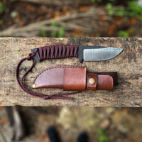 Faca Bushcraft DANTE Capelli, bainha em couro legítimo, vista frontal – DANTE Capelli