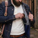 Jaqueta Jeans Selvedge Ukon em denim cru, still de composição – DANTE Capelli