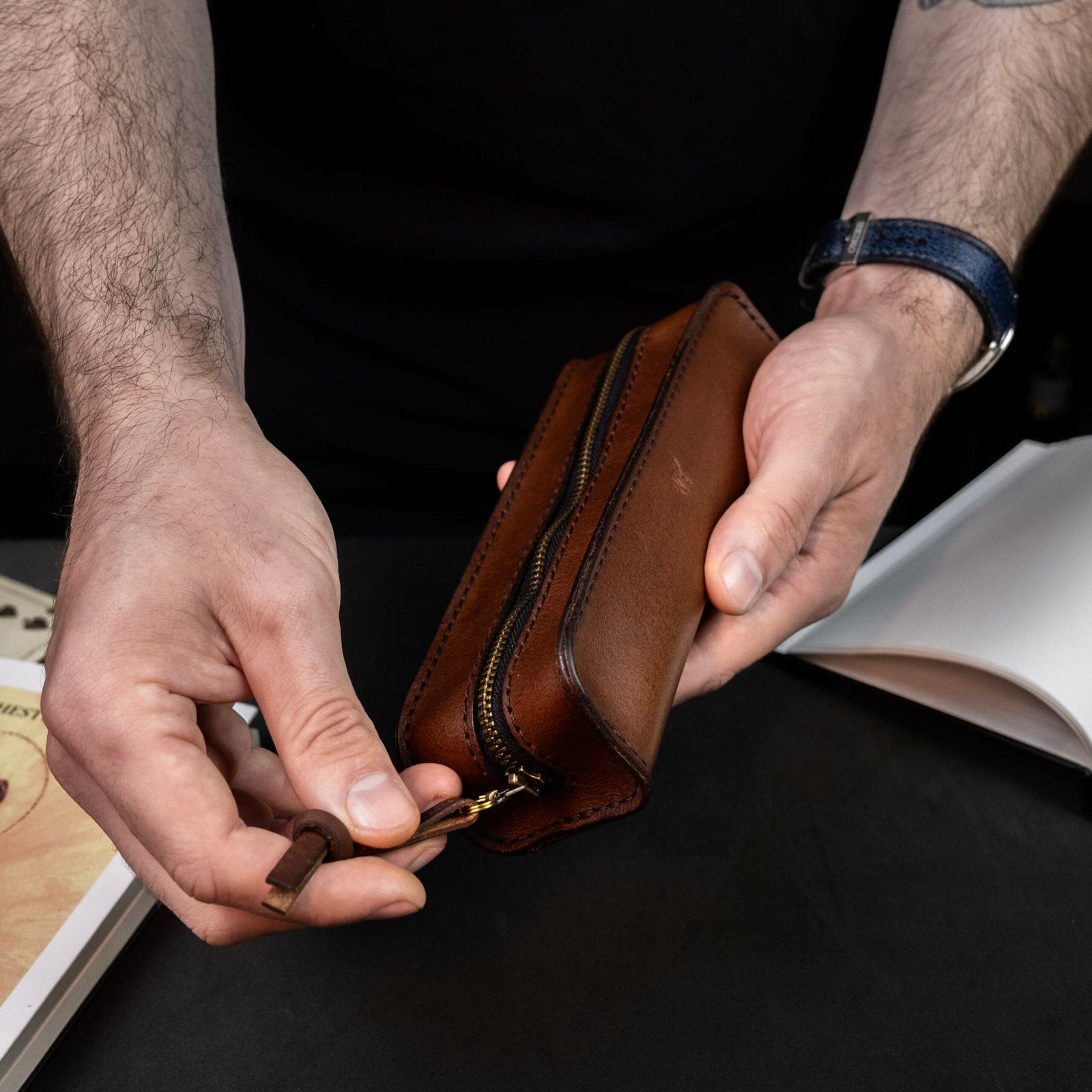 Kit Domus Couro Marrom, vista interna aberta – DANTE Capelli