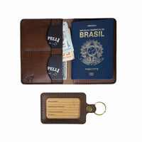Kit Porta-Passaporte e Identificador de Bagagem Marrom, vista frontal do conjunto – DANTE Capelli