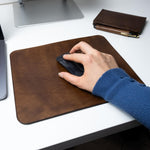 Mouse Pad de Couro Marrom, detalhe da costura – DANTE Capelli