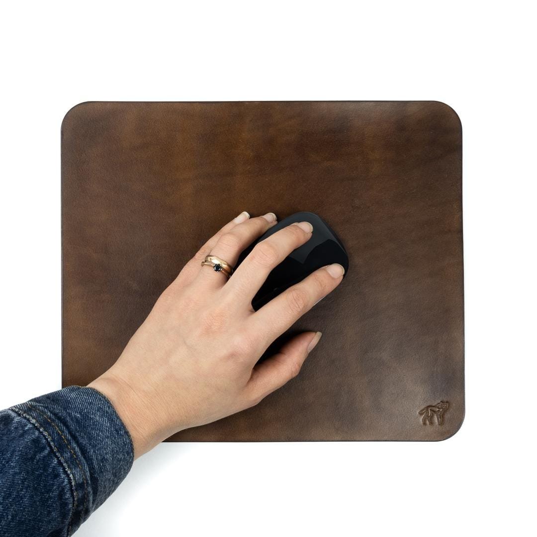 Mouse Pad de Couro Marrom, vista frontal – DANTE Capelli