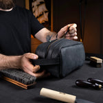 Necessaire em Couro Preta, detalhe da alça – DANTE Capelli
