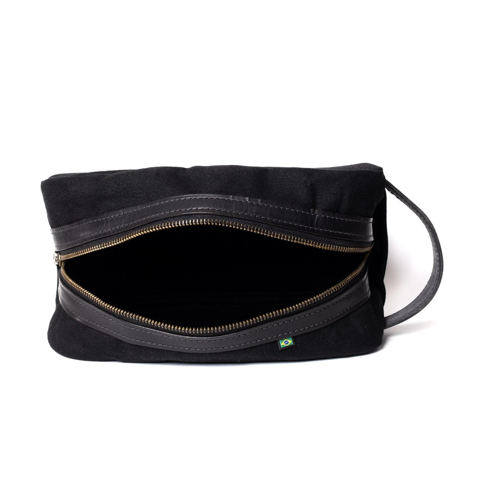 Necessaire Lona Encerada e Couro Preta, segundo still – DANTE Capelli