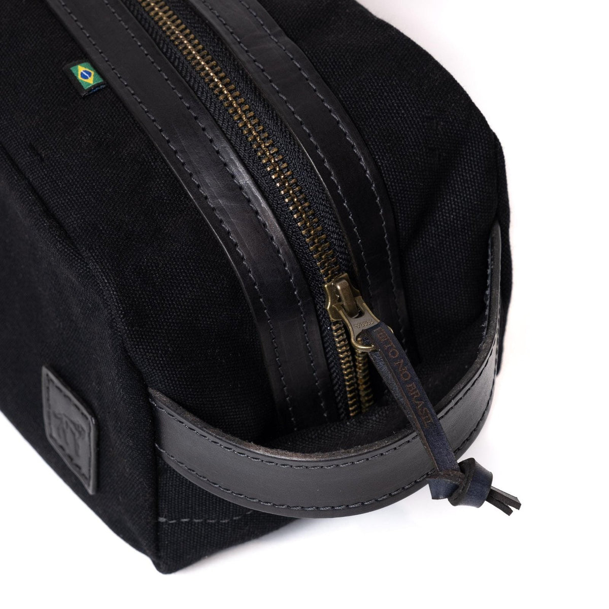 Necessaire Lona Encerada e Couro Preta, quarto still – DANTE Capelli