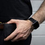 Pulseira de Couro Apple Watch Costurada Preta, detalhe do sistema de engate rápido – DANTE Capelli