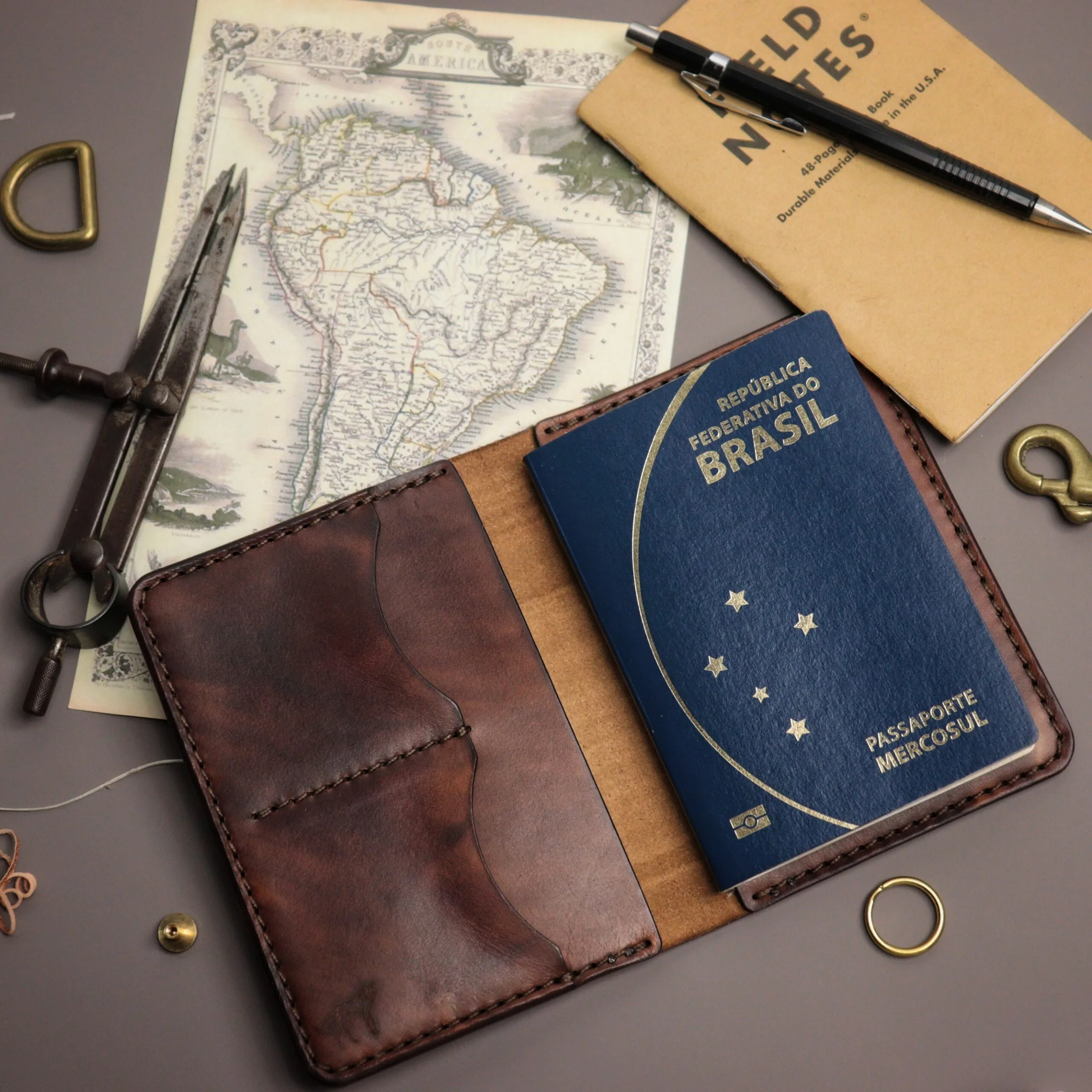 Porta Passaporte de Couro Marrom - Imagem 4