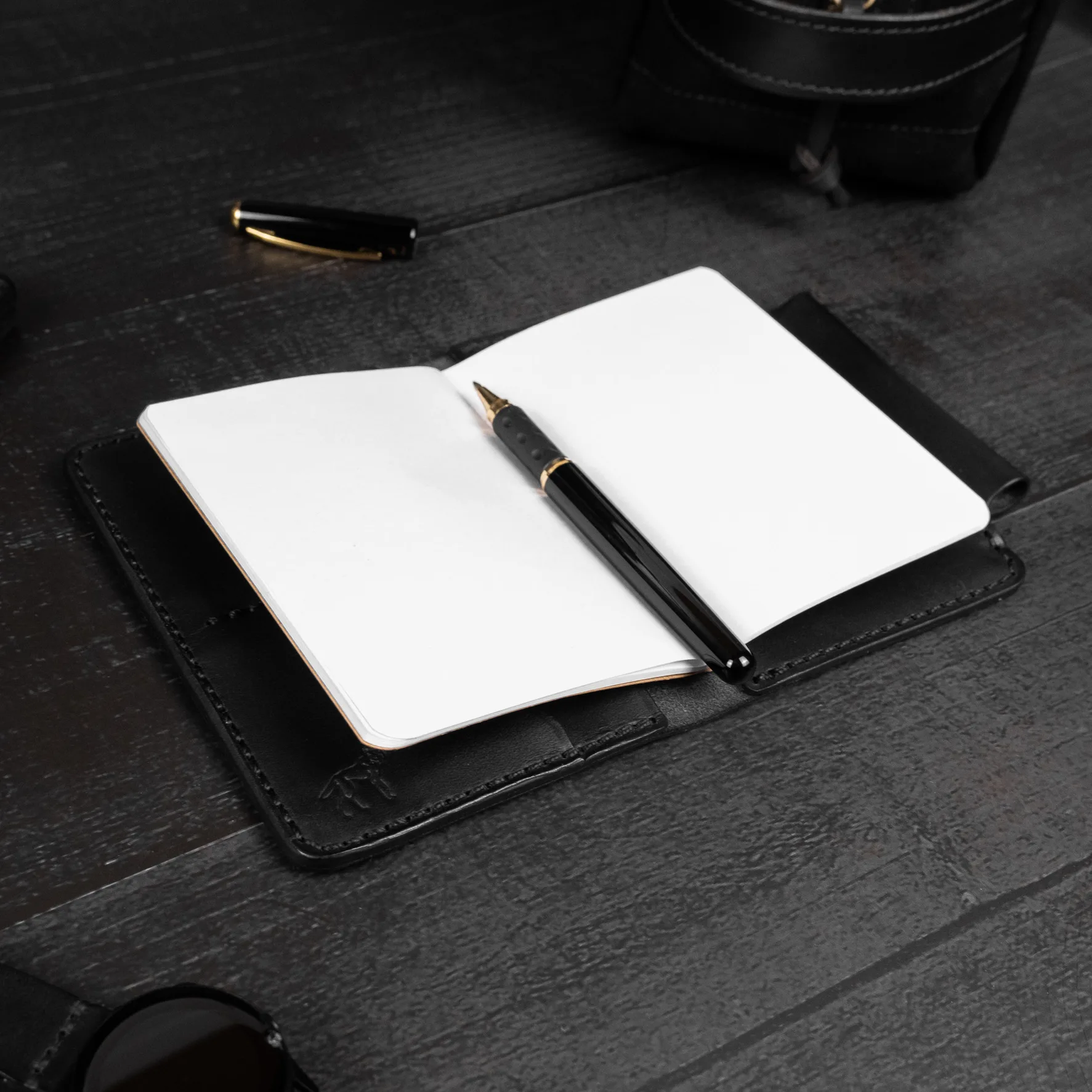 Carteira de Couro Notas de Campo Preto - Imagem 6