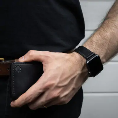 Pulseira de Couro Apple Watch Costurada Preta