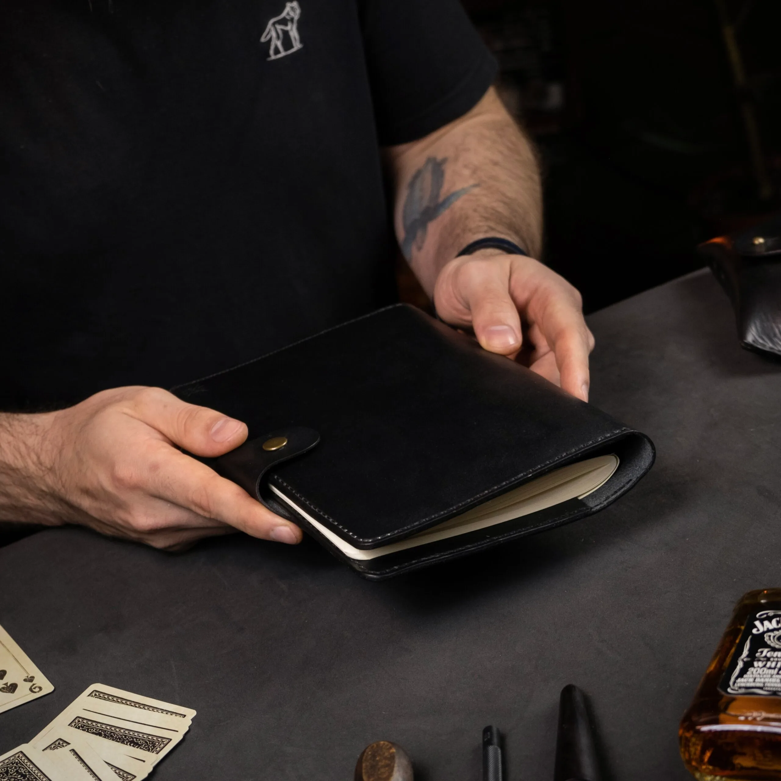 Case A5 Domus Couro Preto - Imagem 7