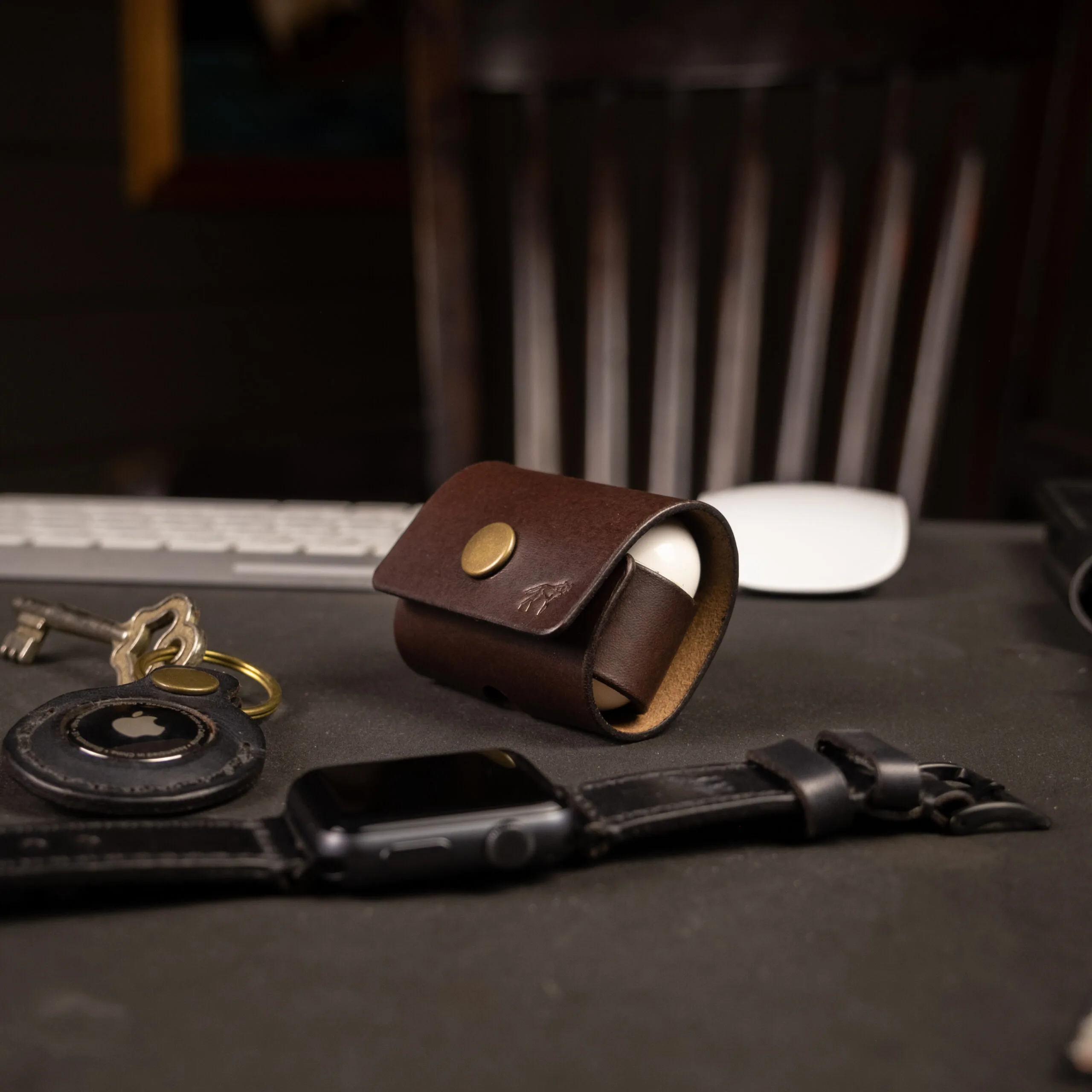 Capa de Couro AirPods Marrom - Imagem 6